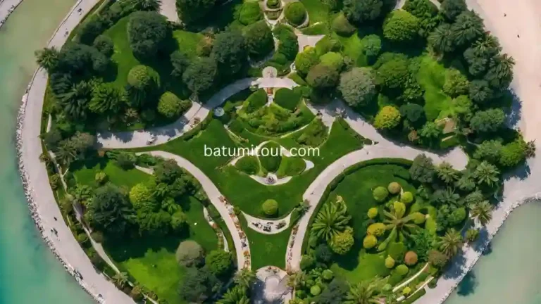 مسارات المشي داخل الحديقة النباتية في باتومي